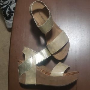 Pierre Dumas Gold Wedges